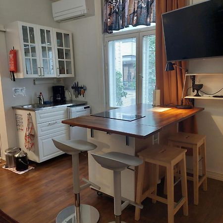 Remontoitu Asunto Vanhassa Talossa - Renovated Apartment At The Heart Of ตูร์กู ภายนอก รูปภาพ
